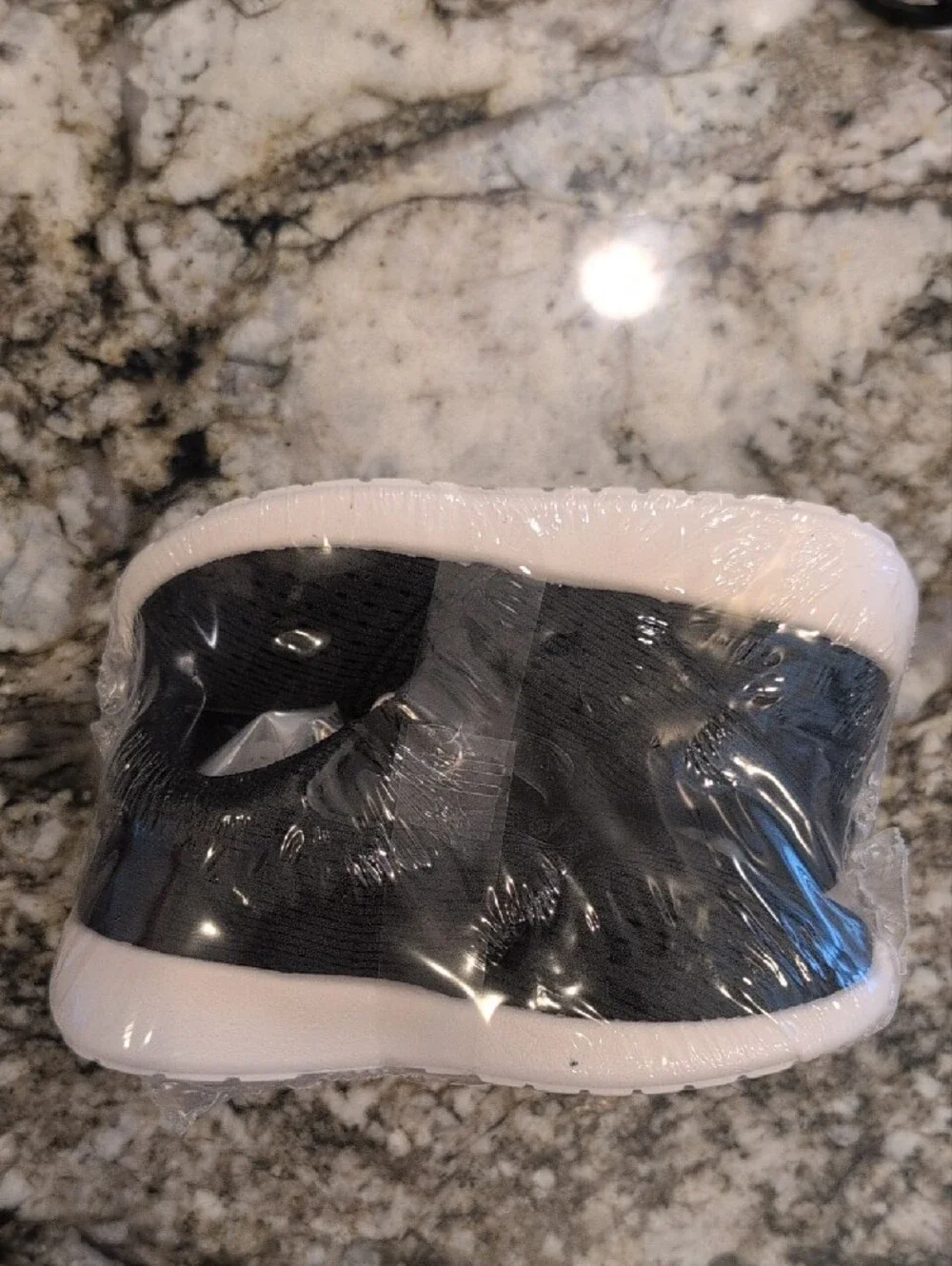Kids Black/White Toddler Sneakers Size 6